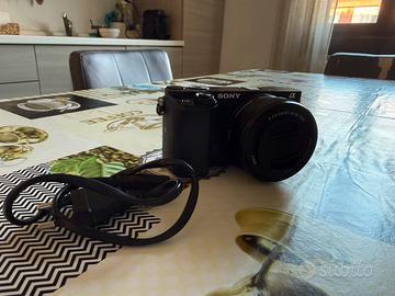 Fotocamera Sony Alpha 6000 + Obiettivo 16-50mm