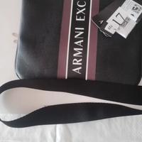 Borsello nero a tracolla con logo lettering Armani