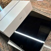 iPad (6a generazione) argento - cover inclusa