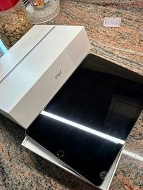 iPad (6a generazione) argento - cover inclusa
