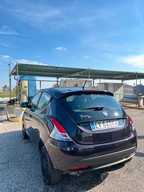Lancia ypsilon 1.2 benzina gpl
