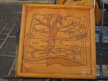 Quadretto in legno il libro volante