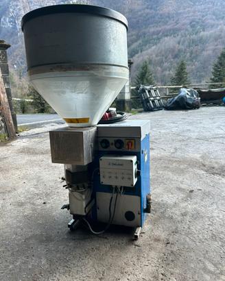 allattatrice per capretti