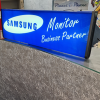 Insegna Samsung illuminata