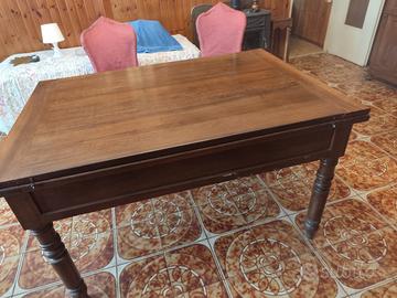 Tavolo in noce massello e 6 sedie