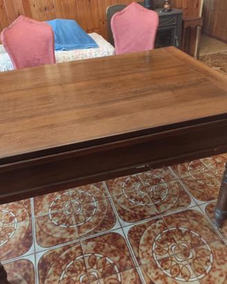 Tavolo in noce massello e 6 sedie