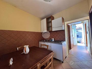 2 LOCALI A MARANO DI NAPOLI