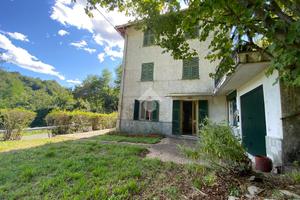 CASA SEMINDIPENDENTE A TORRIGLIA