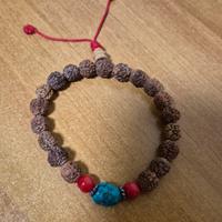 Braccialetto con semi di rudraksha
