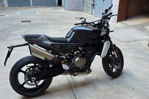 Husqvarna Svartpilen 801
