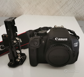 Canon 700D con accessori + obbiettivi a parte