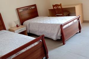 Ampia camera con balcone in tricolale