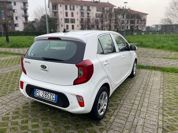 Kia Picanto 1.0 benzina anno 2018 km 33800