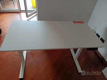 scrivania porta pc