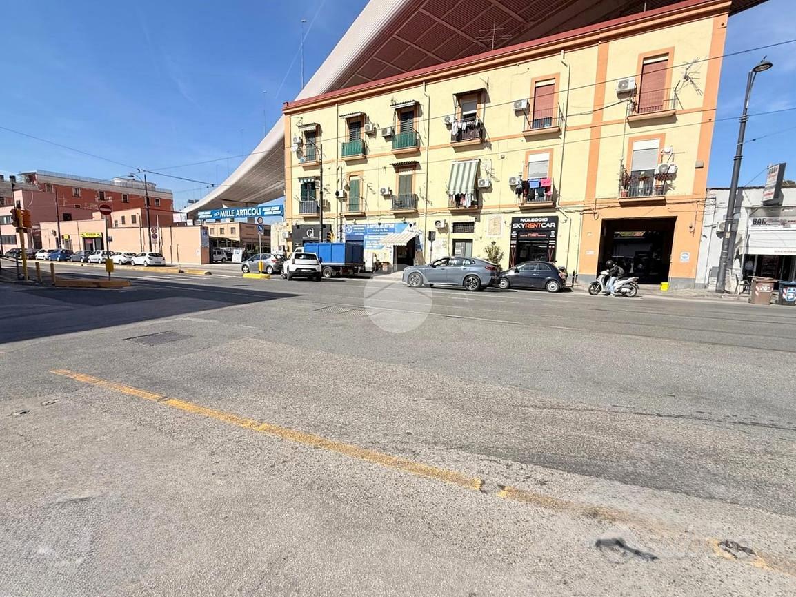 2 LOCALI A NAPOLI