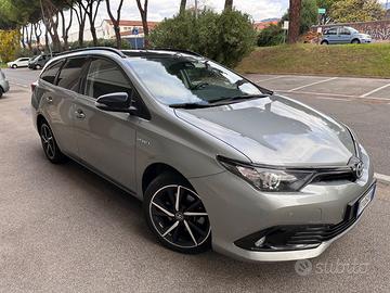 Toyota Auris 1.8 hybrid 5 porte €13.500
