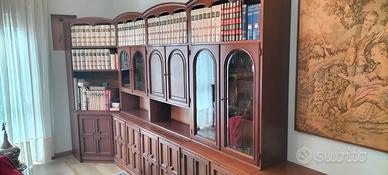 Libreria in legno noce con cassettiera