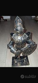 Statuetta in metallo: cavaliere medievale