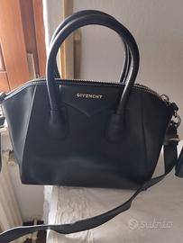 Borsa nera modello Antigona di Givenchy 