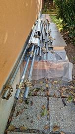 Tubi "Innocenti" e tavole per tettoia.