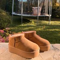 Stivali UGG con suola platform n.39