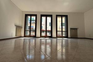 Appartamento di 141 m² con più di 5 locali e box a