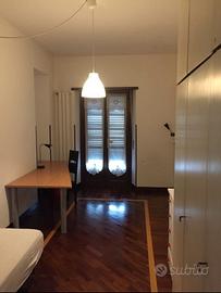 Corso Spezia, camera singola con bagno, a 100m dal