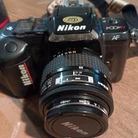 macchina fotografica nikon con grandangolo