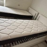 2 letti singoli con contenitori+materassi