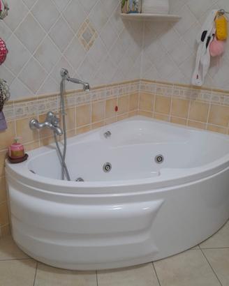 Vasca da bagno idromassaggio 
