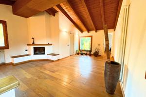 Appartamento di 265 m² con più di 5 locali e box a