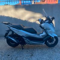 Scooter Honda Forza 300