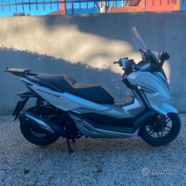 Scooter Honda Forza 300