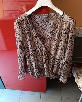 Blusa maculata modello ad incrocio 