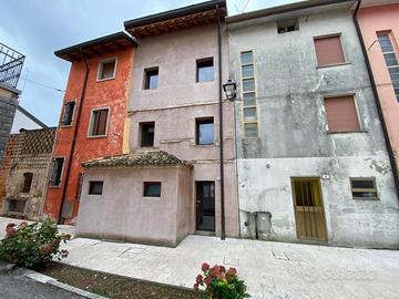 PARTICOLARE CASA AL GREZZO