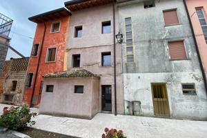 PARTICOLARE CASA AL GREZZO