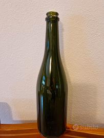 Bottiglie imbottigliamento vino