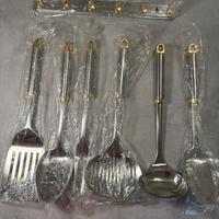 Set utensili da cucina vintage in acciaio e ottone