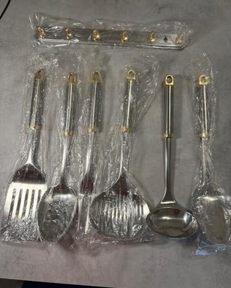 Set utensili da cucina vintage in acciaio e ottone