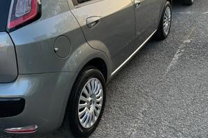 Fiat punto 1.2 benzina 69 CV del 2011