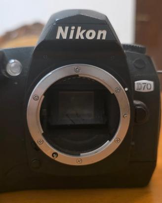 Nikon D70- fotocamera non funzionante per ricambi