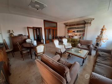 Appartamento in zona centrale di ampia metratura