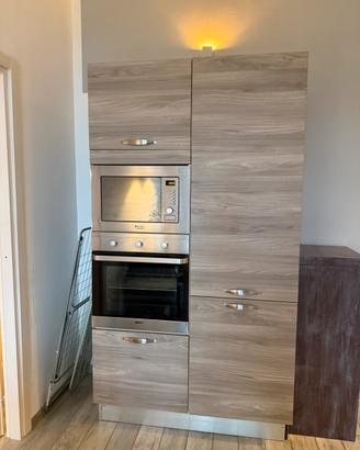 Mobile Con forno e microonde inclusi