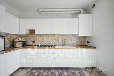 Appartamento di 89 m² con 3 locali e box auto a Mo