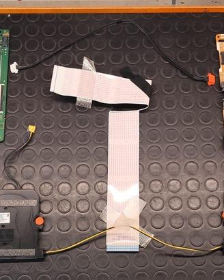 Kit Elettronica Completa Samsung UE50AU8070U 50"