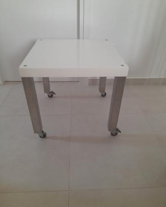 Tavolino con rotelle