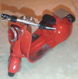 Vespa Modellino in ferro artigianale da collezion