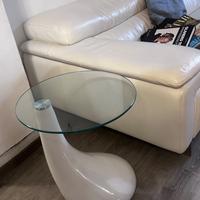 Tavolino di design con piano in vetro – 55 x 45 cm