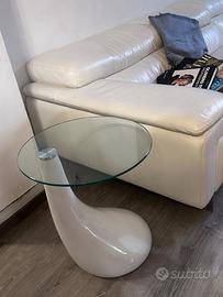 Tavolino di design con piano in vetro – 55 x 45 cm