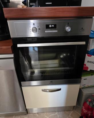 Frigorifero Samsung e forno Elettrolux